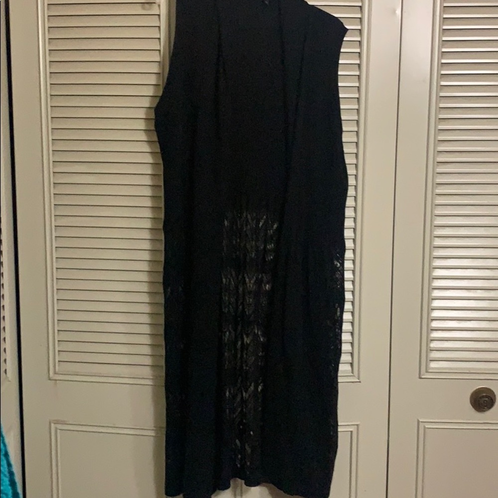 Duster no sleeves/lace detail on bottom